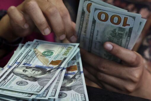 Dólar fecha a R$ 5,44 e registra maior alta semanal desde 2008
